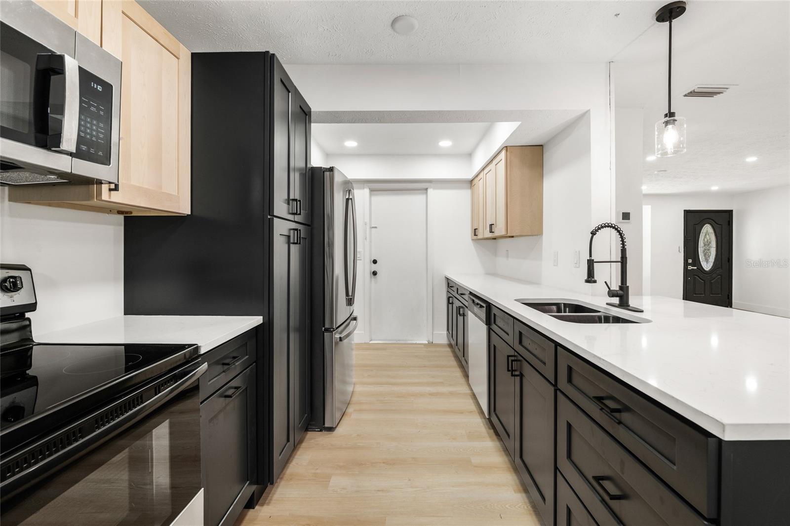 LAKESIDE ESTATES - Residential