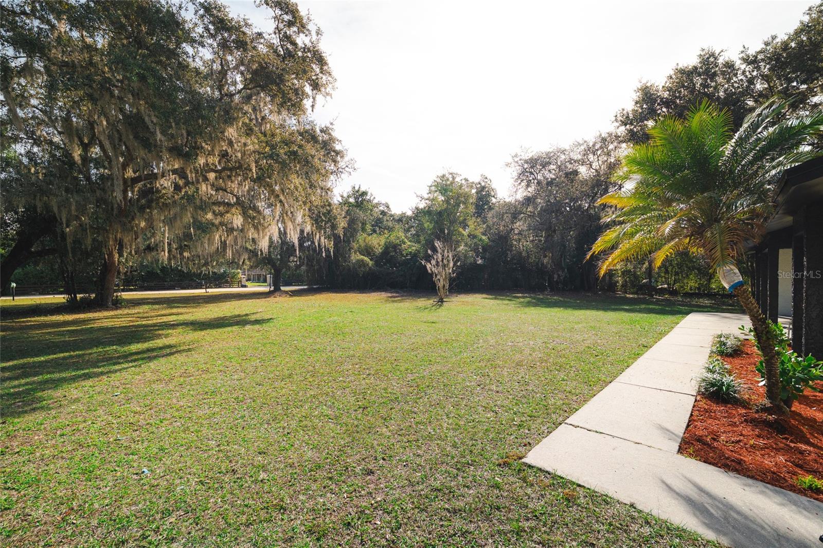 LAKESIDE ESTATES - Residential