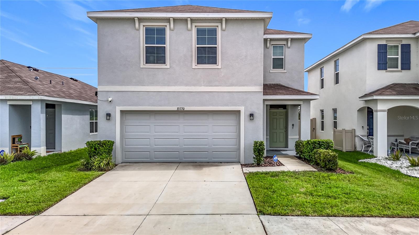 Welcome Home! Come see this beautiful 4 bed, 2.5 bath stunner. This home features an incredible open floor plan for family or entertaining downstairs and privacy for bedrooms upstairs. The whole home security system will give you peace of mind day or night. The backyard features a large pavered patio with a fenced yard for the kids and pets to run around in.
The community offers a resort-style pool, an open-air pavilion with a kitchen, a shaded tot lot, and an open play area with a half basketball court, enhancing the neighborhood's appeal. Conveniently located for easy commutes to work, shopping, and recreational activities, this home is a must-see. All information is deemed reliable but not guaranteed and should be independently verified.