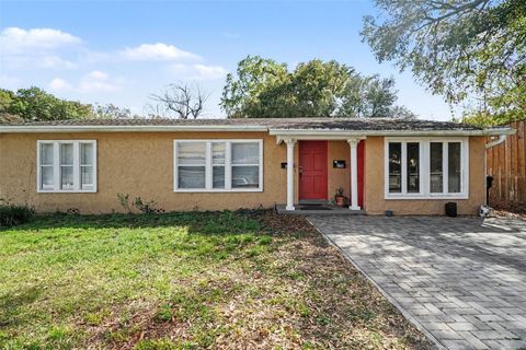 Photo of 1212 E Anderson Street, Orlando, FL 32801 (MLS # O6388662)