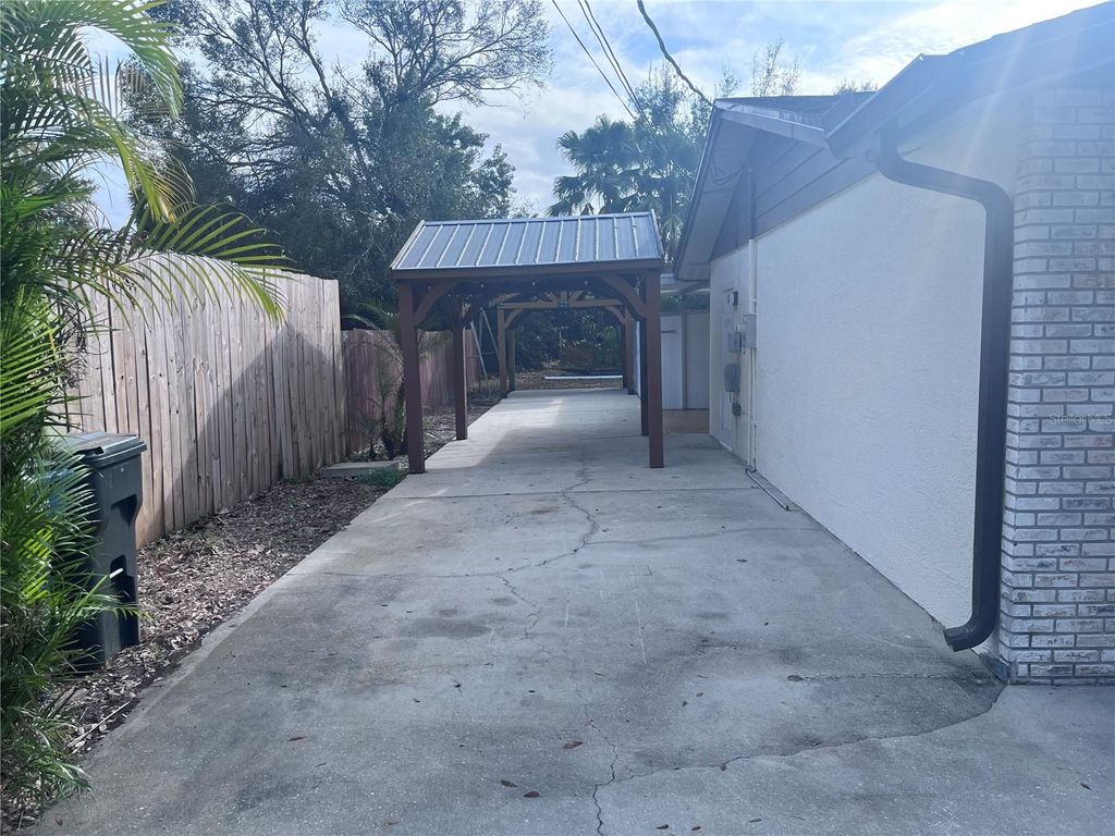 Photo of 6024 48th Avenue Drive E, Bradenton, FL 34203 (MLS # A4678999)