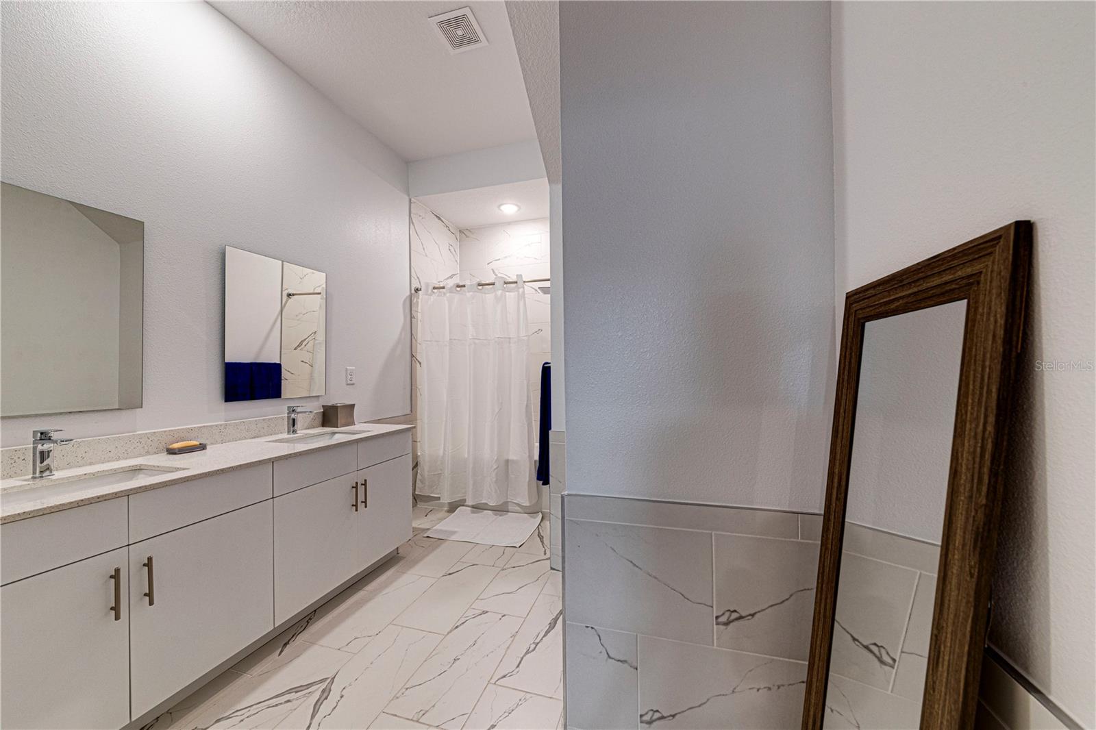AZUR RESIDENCE - Residential