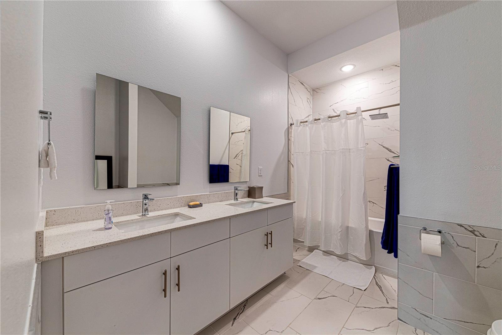 AZUR RESIDENCE - Residential