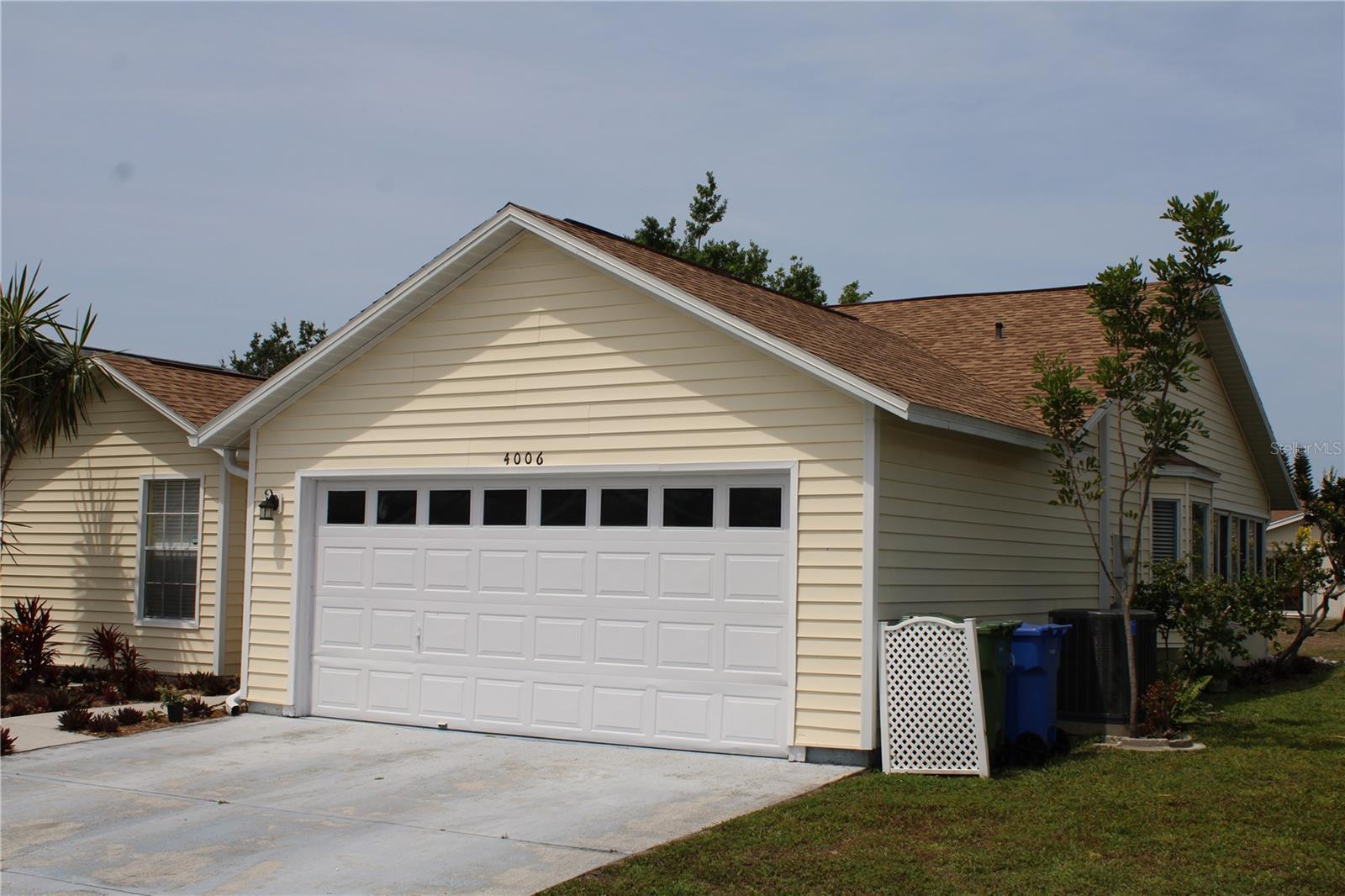 VILLAGES OF LAKESIDE S REV PH I - Residential Lease