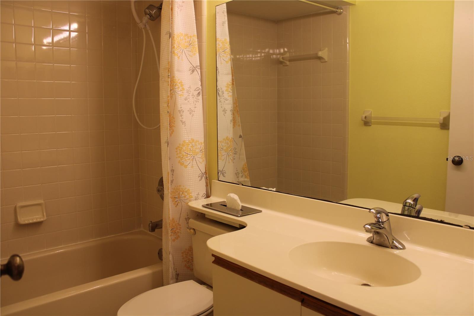 VILLAGES OF LAKESIDE S REV PH I - Residential Lease