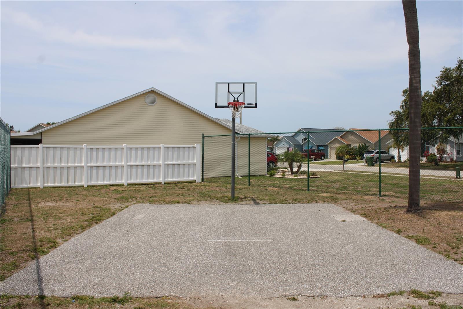 VILLAGES OF LAKESIDE S REV PH I - Residential Lease