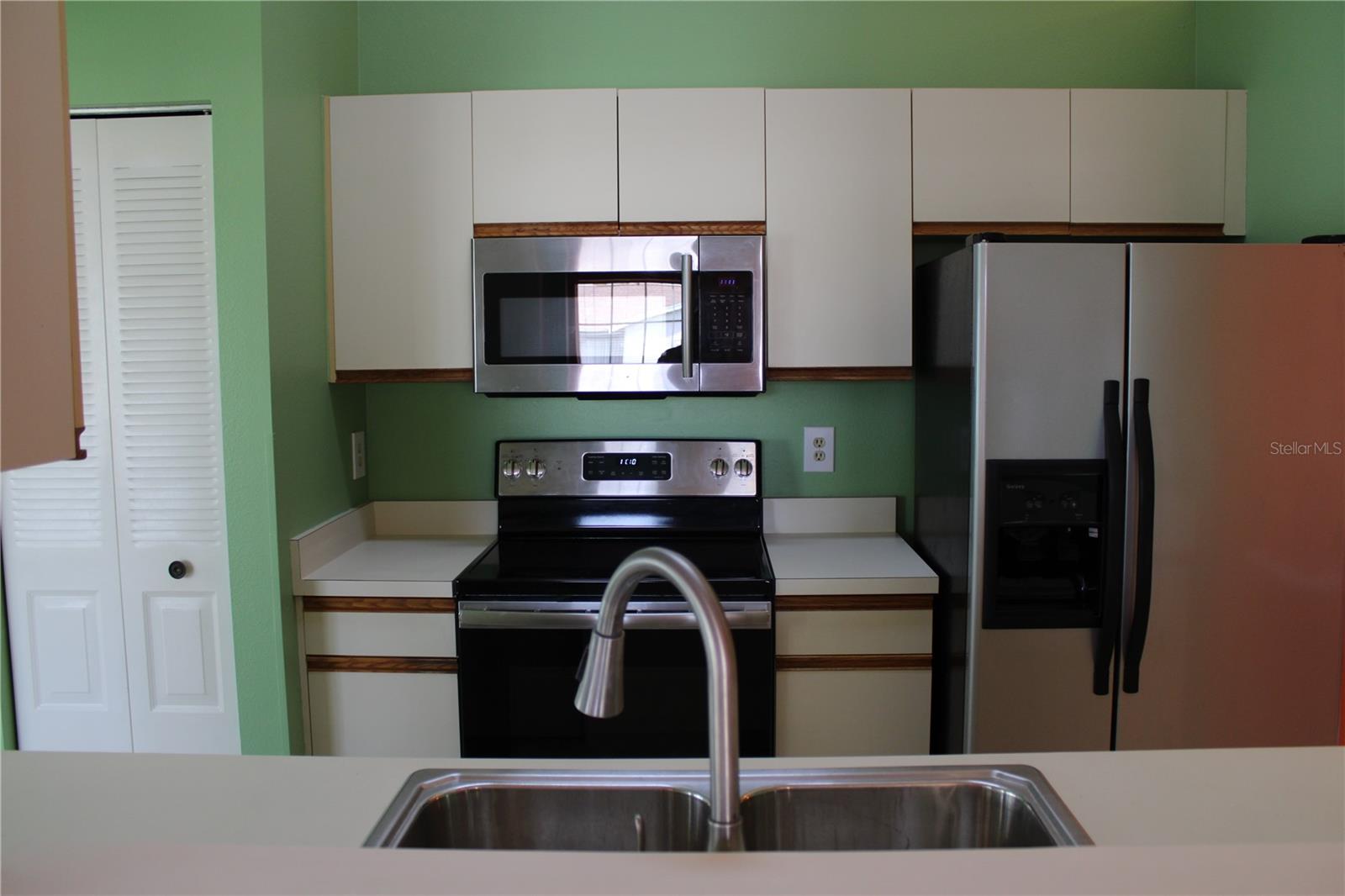 VILLAGES OF LAKESIDE S REV PH I - Residential Lease