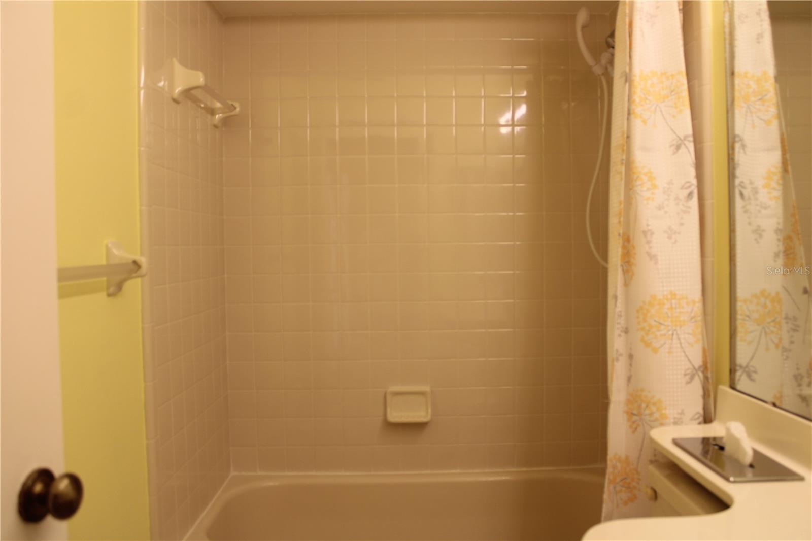 VILLAGES OF LAKESIDE S REV PH I - Residential Lease