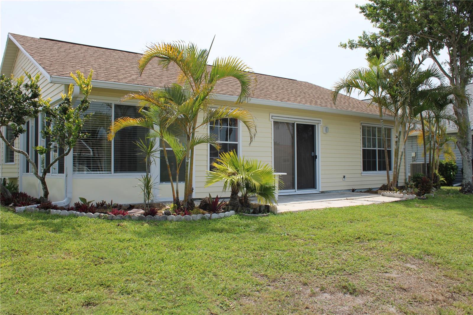 VILLAGES OF LAKESIDE S REV PH I - Residential Lease