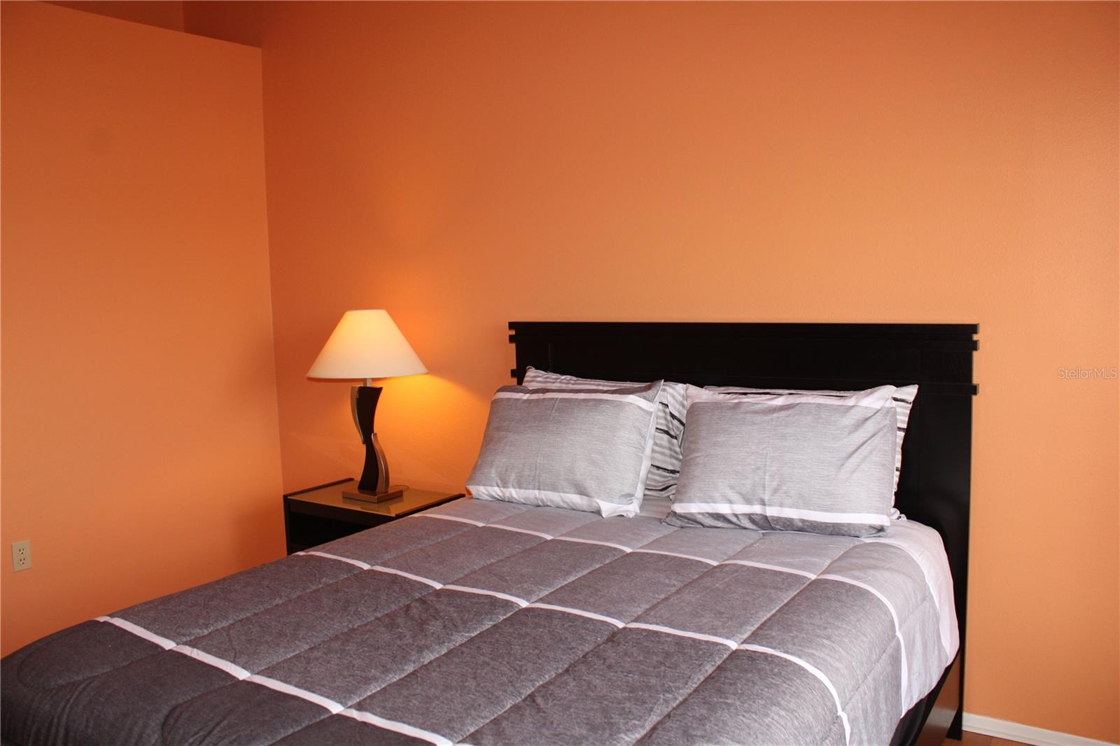 VILLAGES OF LAKESIDE S REV PH I - Residential Lease