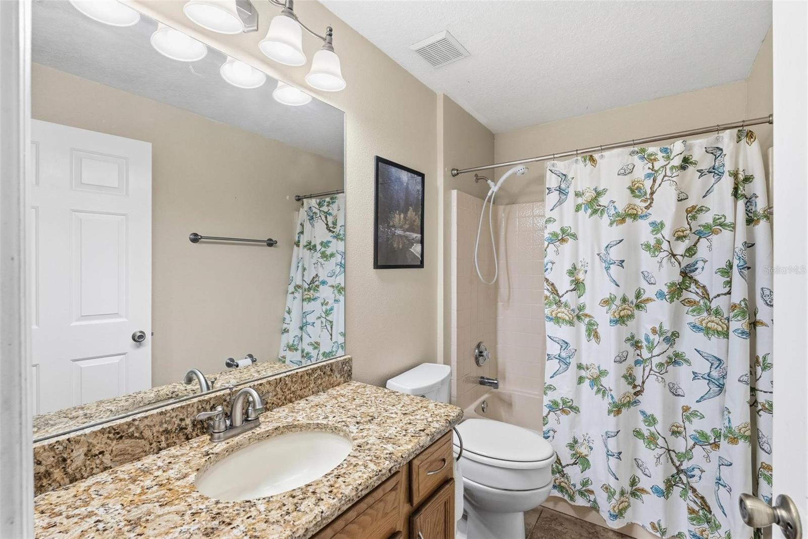 DELTONA LKS UN THREE - Residential