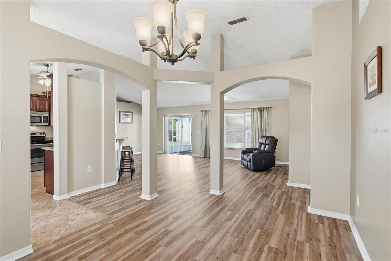 DELTONA LKS UN THREE - Residential