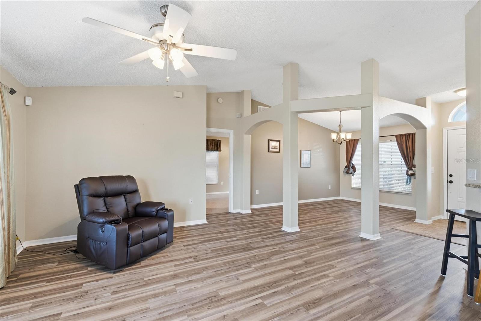 DELTONA LKS UN THREE - Residential