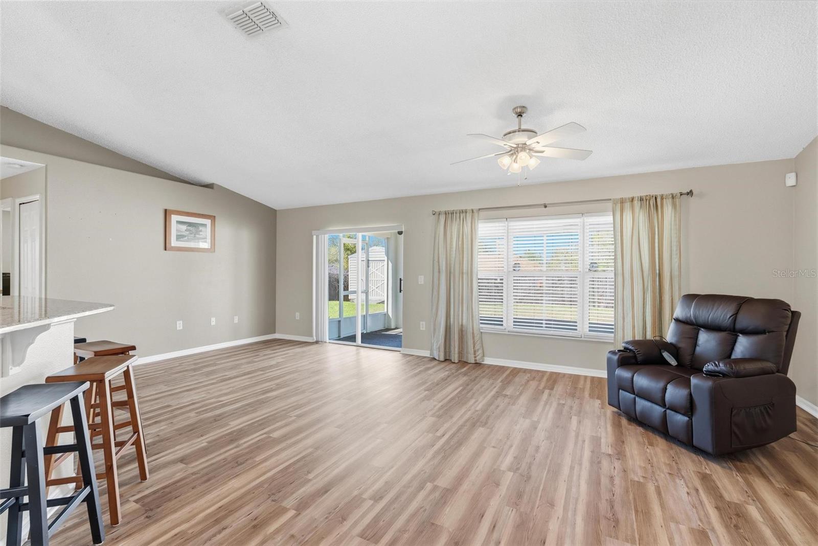 DELTONA LKS UN THREE - Residential