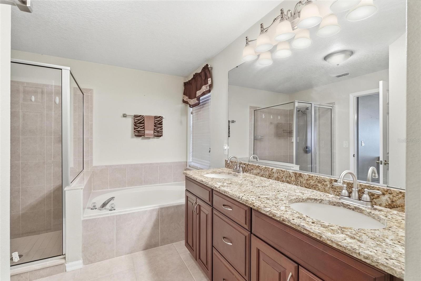 DELTONA LKS UN THREE - Residential