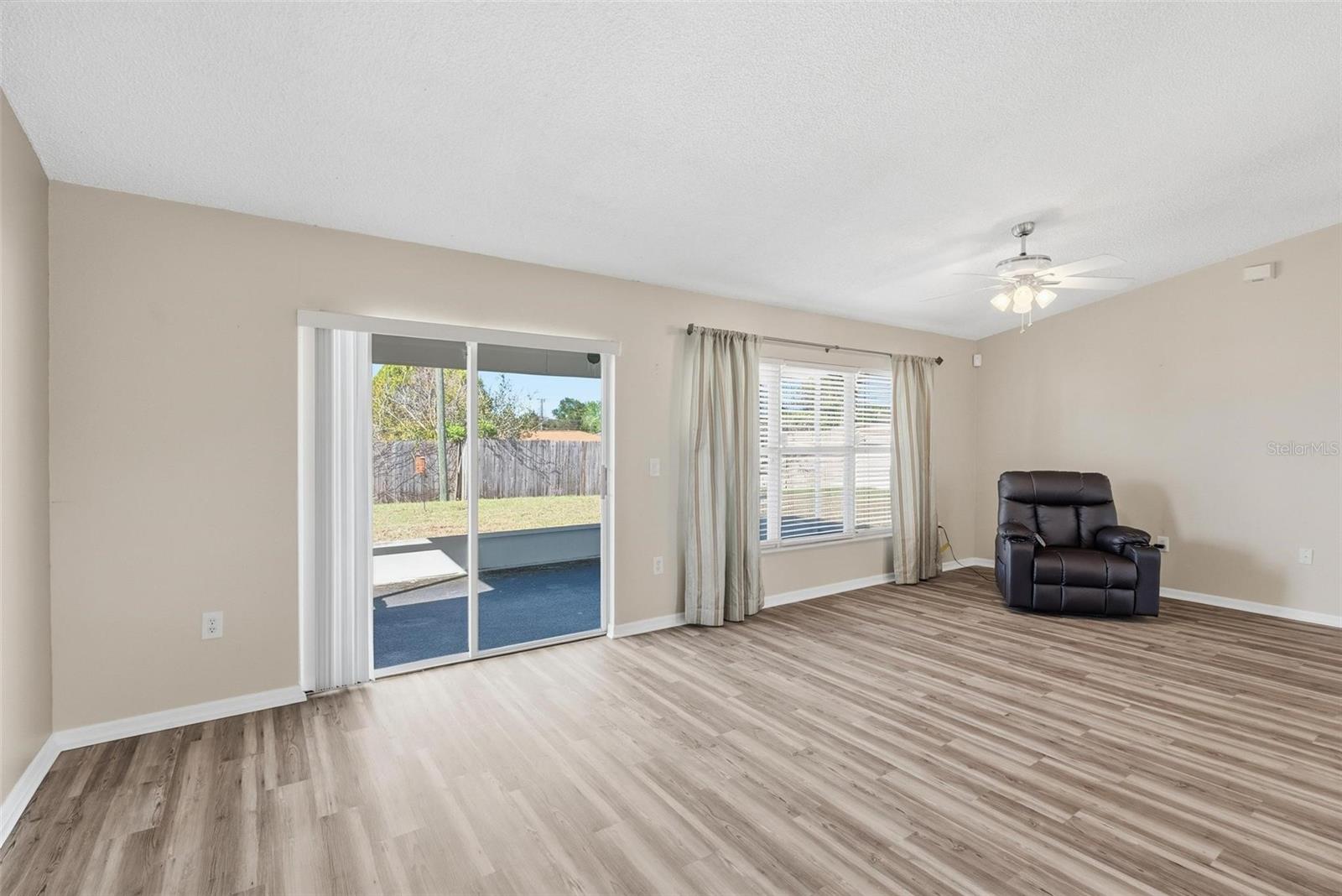 DELTONA LKS UN THREE - Residential