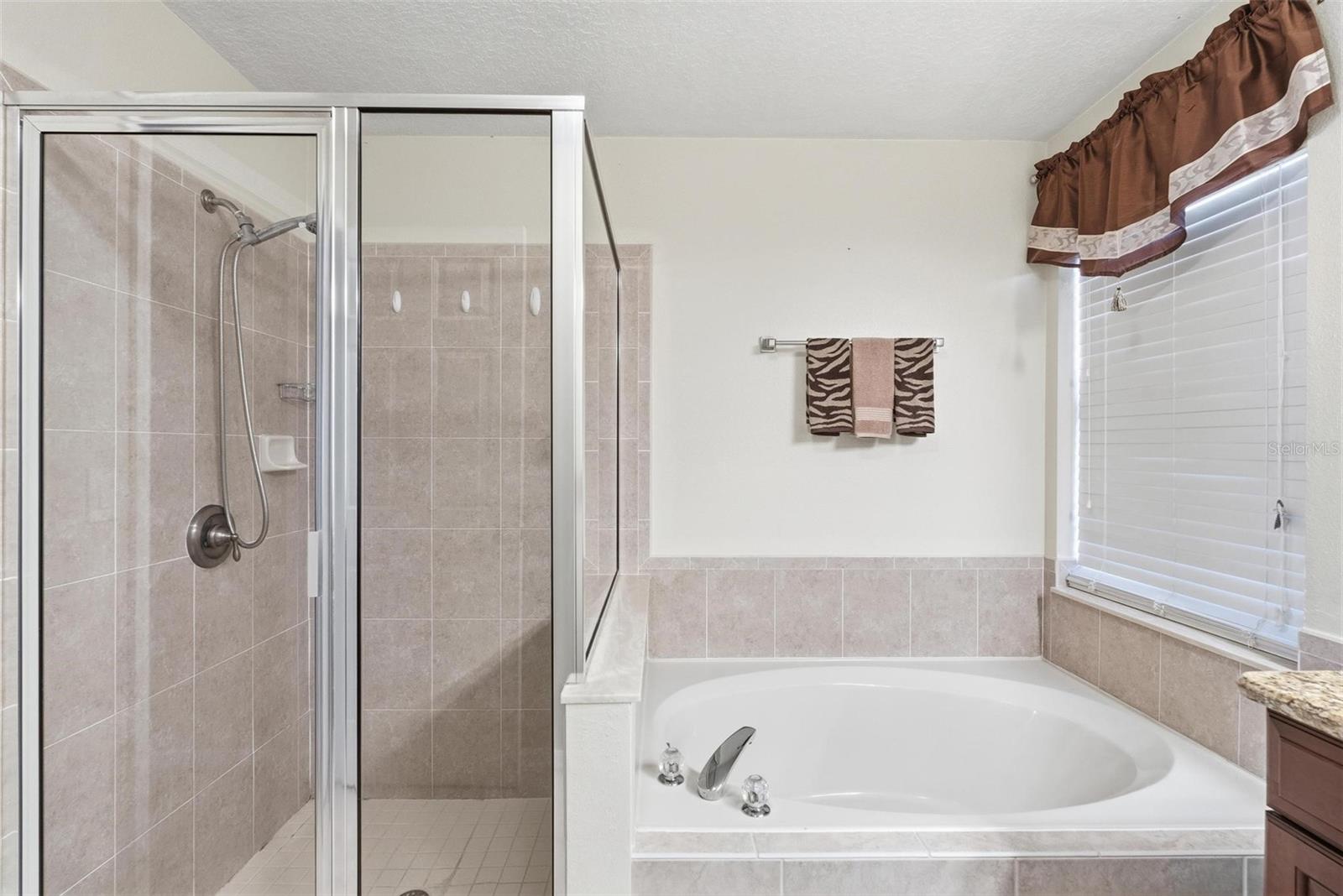 DELTONA LKS UN THREE - Residential