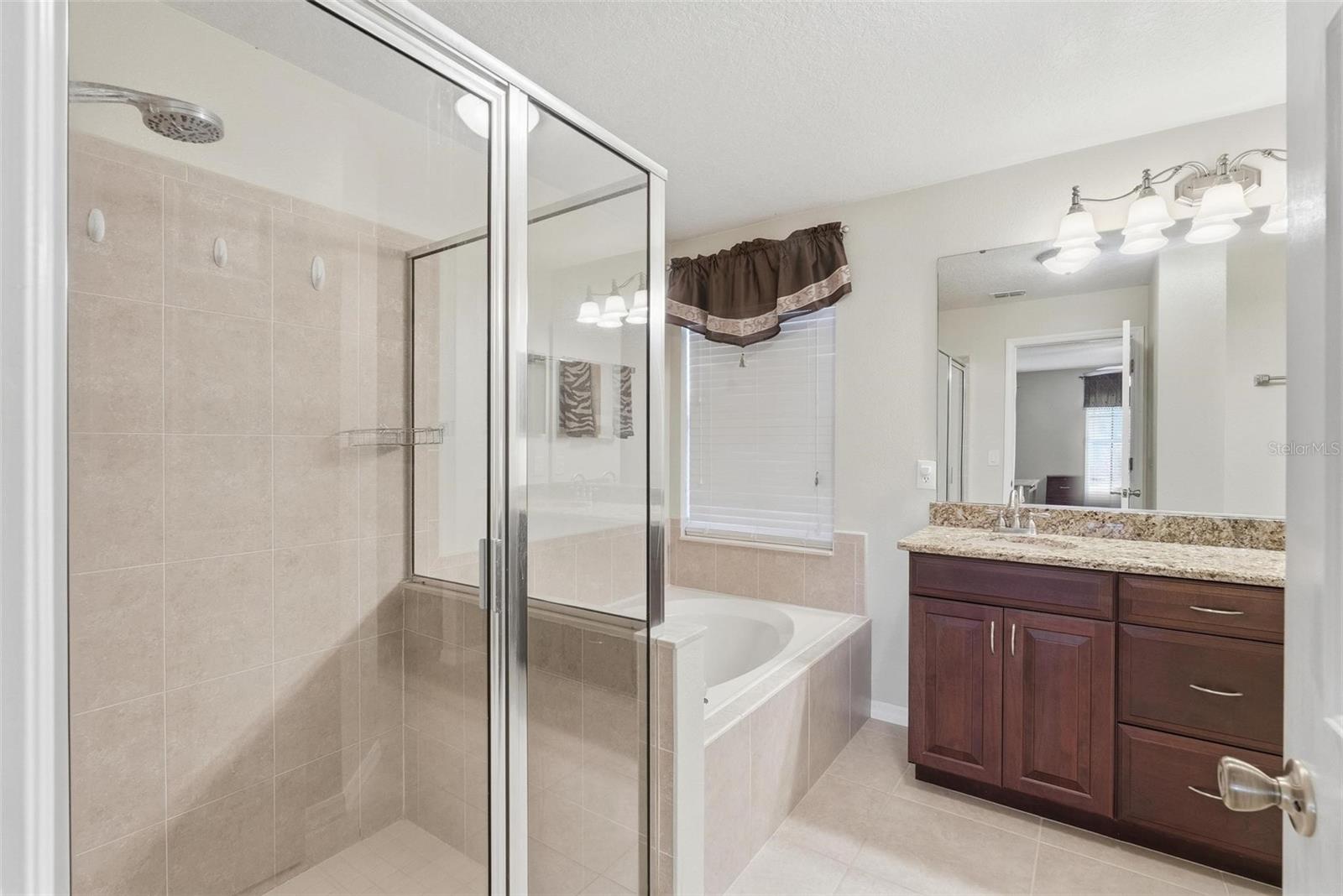 DELTONA LKS UN THREE - Residential