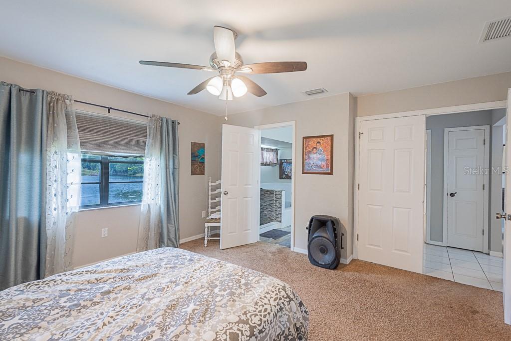 TWIN LAKE - Residential