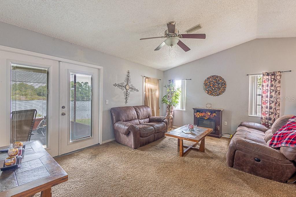 TWIN LAKE - Residential