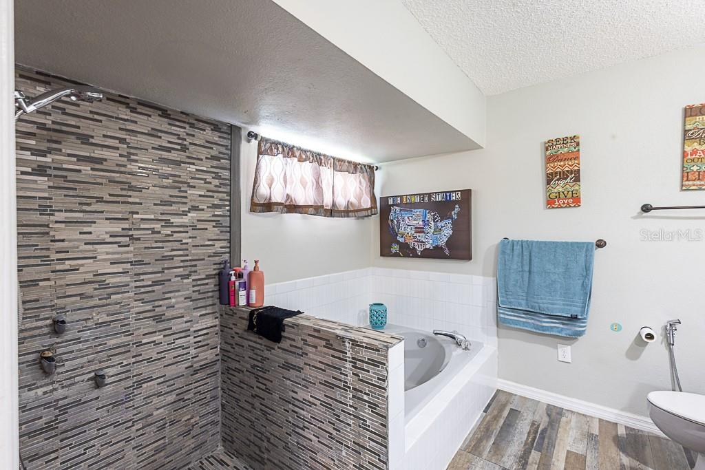 TWIN LAKE - Residential