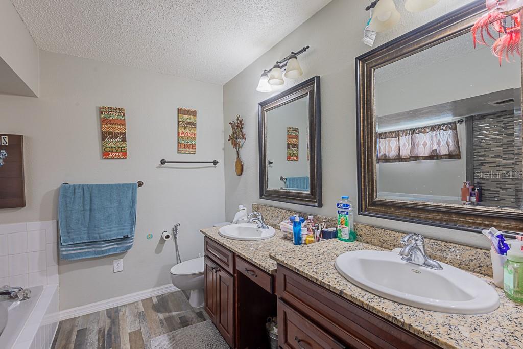 TWIN LAKE - Residential