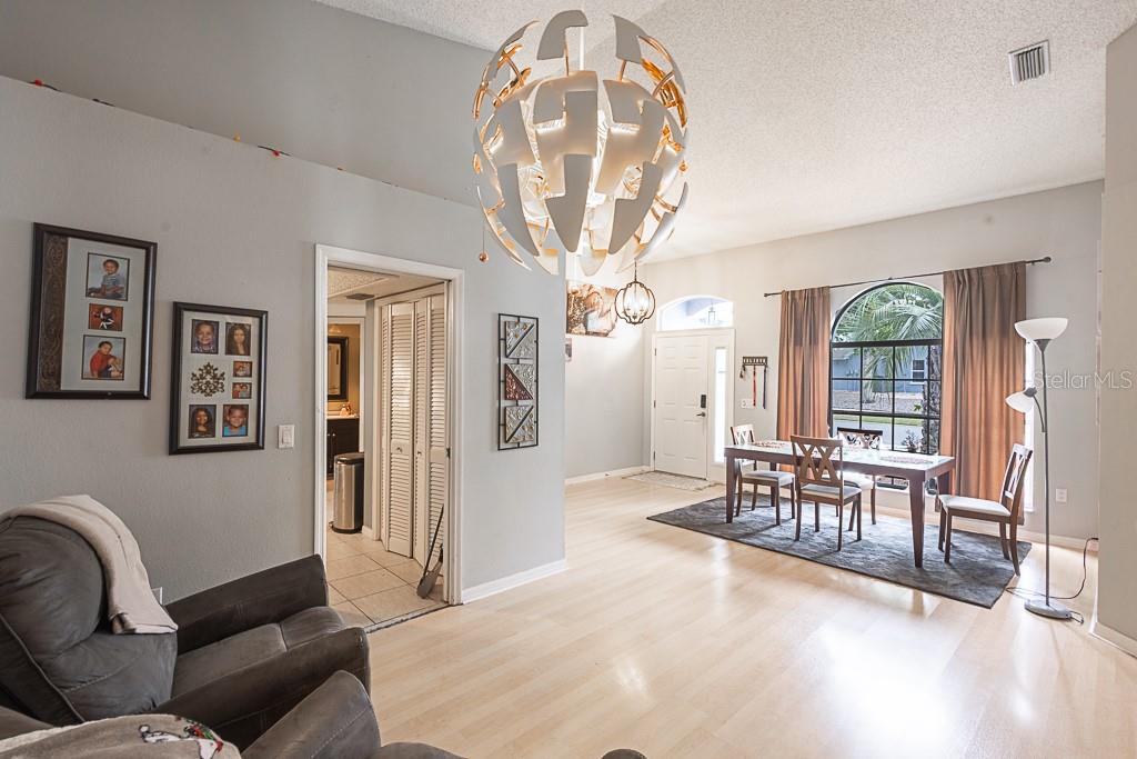 TWIN LAKE - Residential