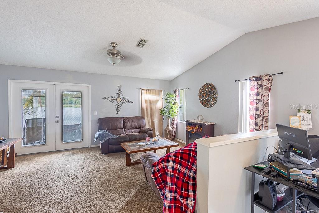 TWIN LAKE - Residential