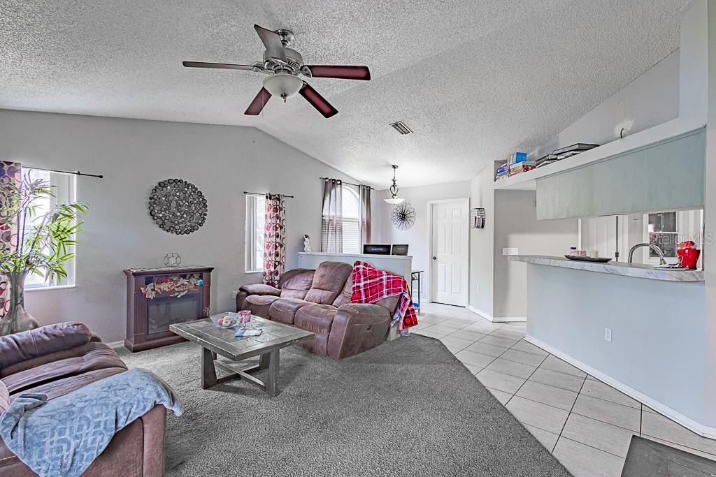 TWIN LAKE - Residential