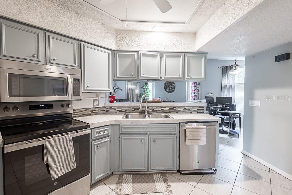 TWIN LAKE - Residential