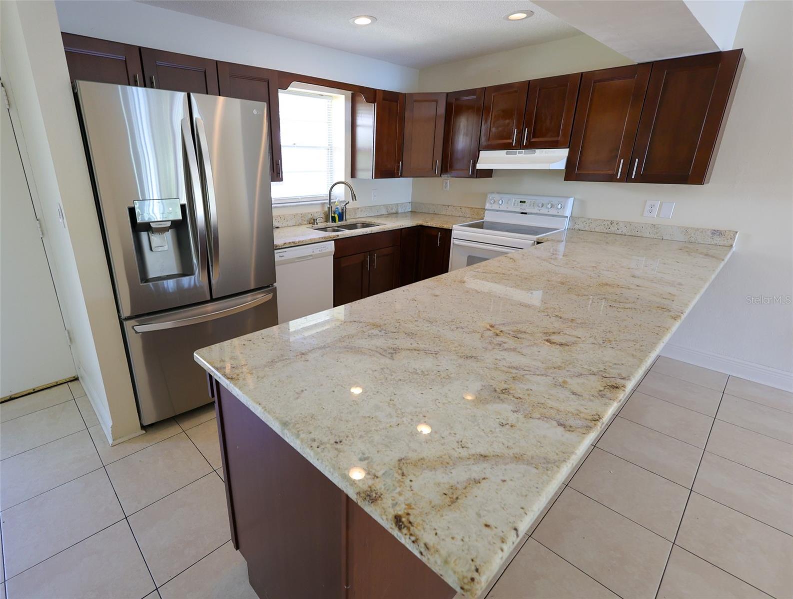 OAK LAKE PARK CONDO - Residential Lease