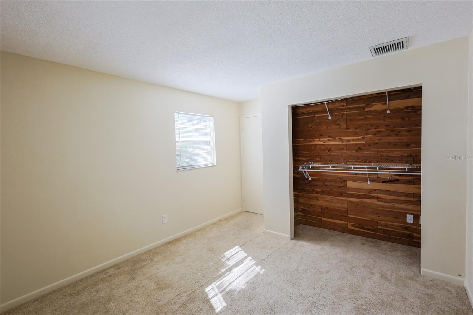 OAK LAKE PARK CONDO - Residential Lease