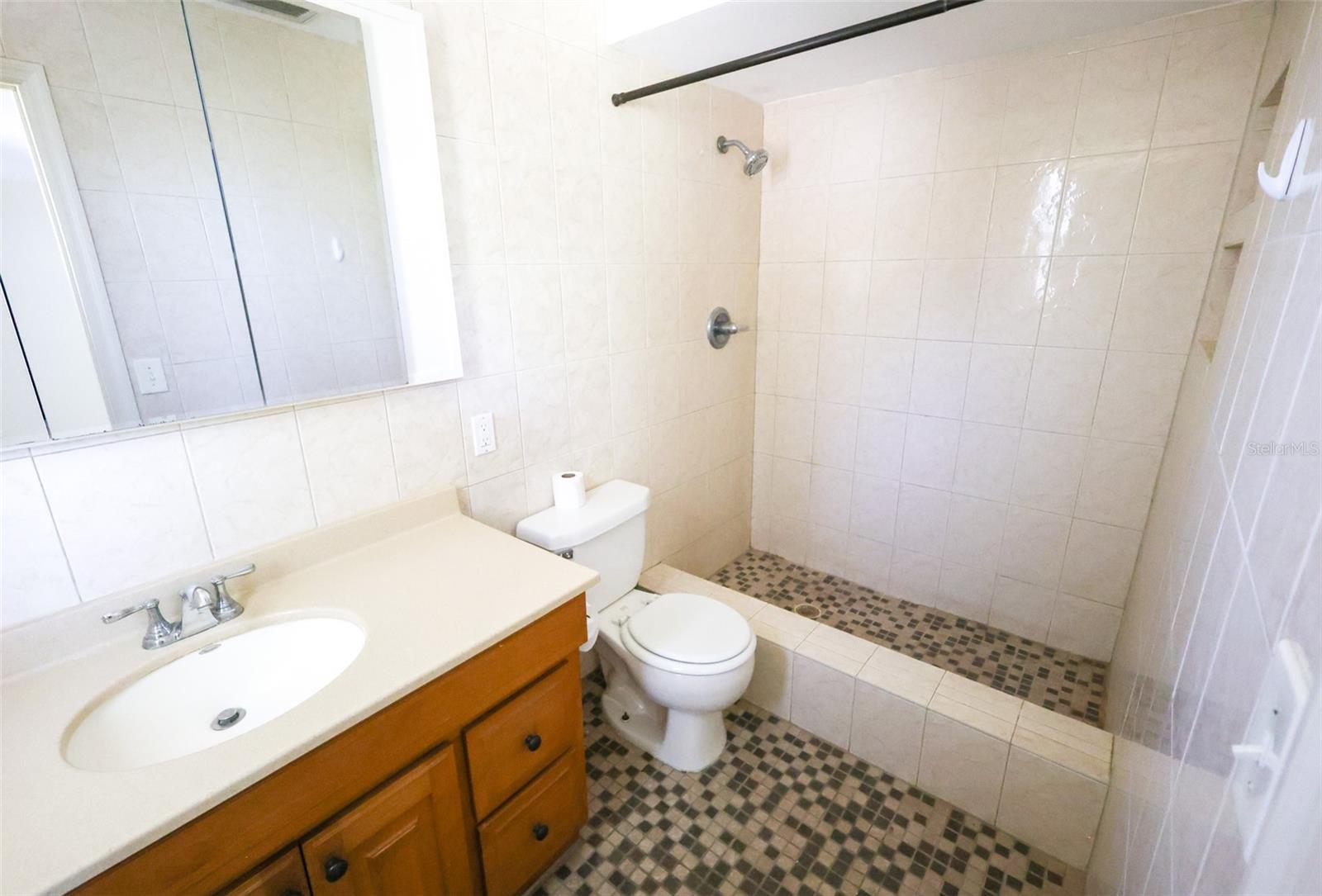 OAK LAKE PARK CONDO - Residential Lease