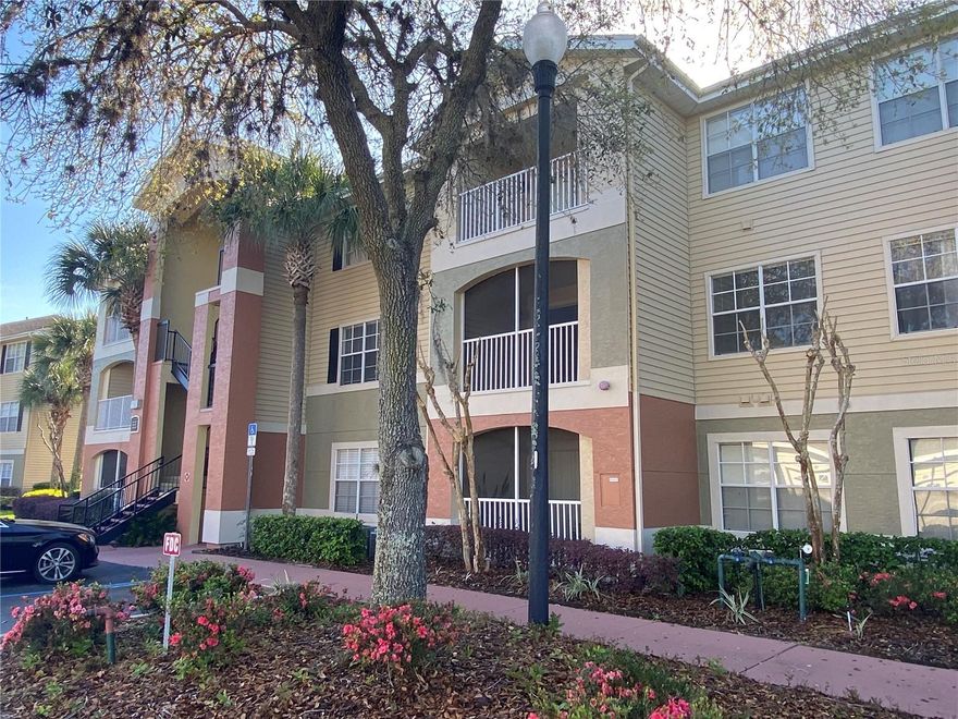 This charming 2-bedroom, 2-bathroom condo with new carpet on the third floor offers high ceilings and a lovely balcony with stunning views. Located in the desirable Villas at Lakeside community, residents enjoy a perfect blend of convenience and tranquility. The condo is just minutes from Oviedo Mall, A-rated schools, and major highways, providing easy access to shopping, dining, and commuting, while still maintaining the peaceful atmosphere that makes Oviedo a sought-after place to live. The picturesque surroundings enhance the serene setting, while community amenities cater to both relaxation and recreation. Enjoy the indoor movie theater, a fully-equipped fitness center, and inviting barbecue areas perfect for gathering with friends and family. With top-rated schools nearby and excellent highway access, this condo offers a fantastic living experience that combines comfort, convenience, and natural beauty.