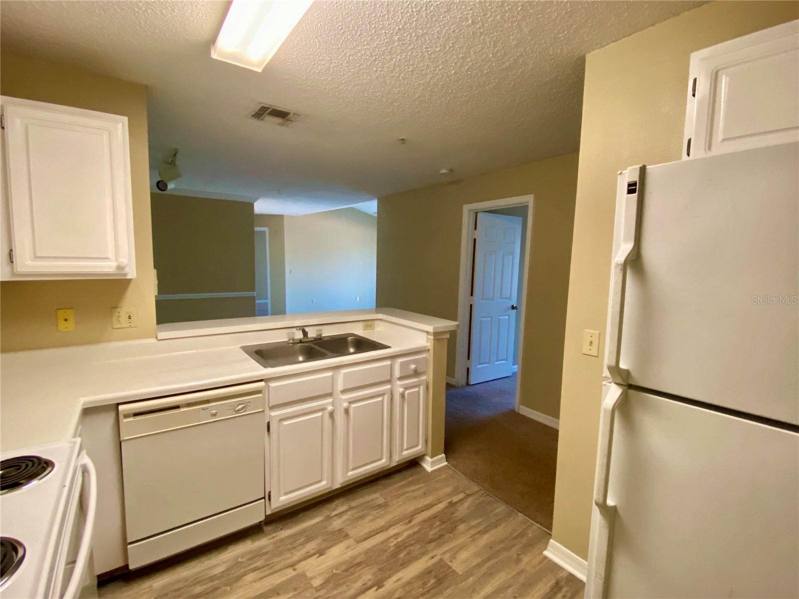 VILLAS AT LAKESIDE - Residential Lease