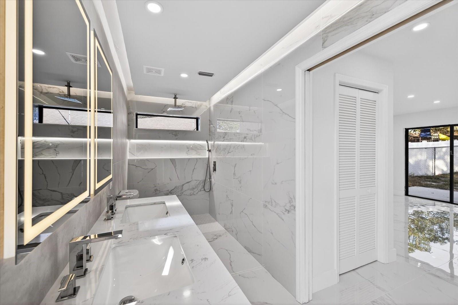 FOREST OAKS - Residential