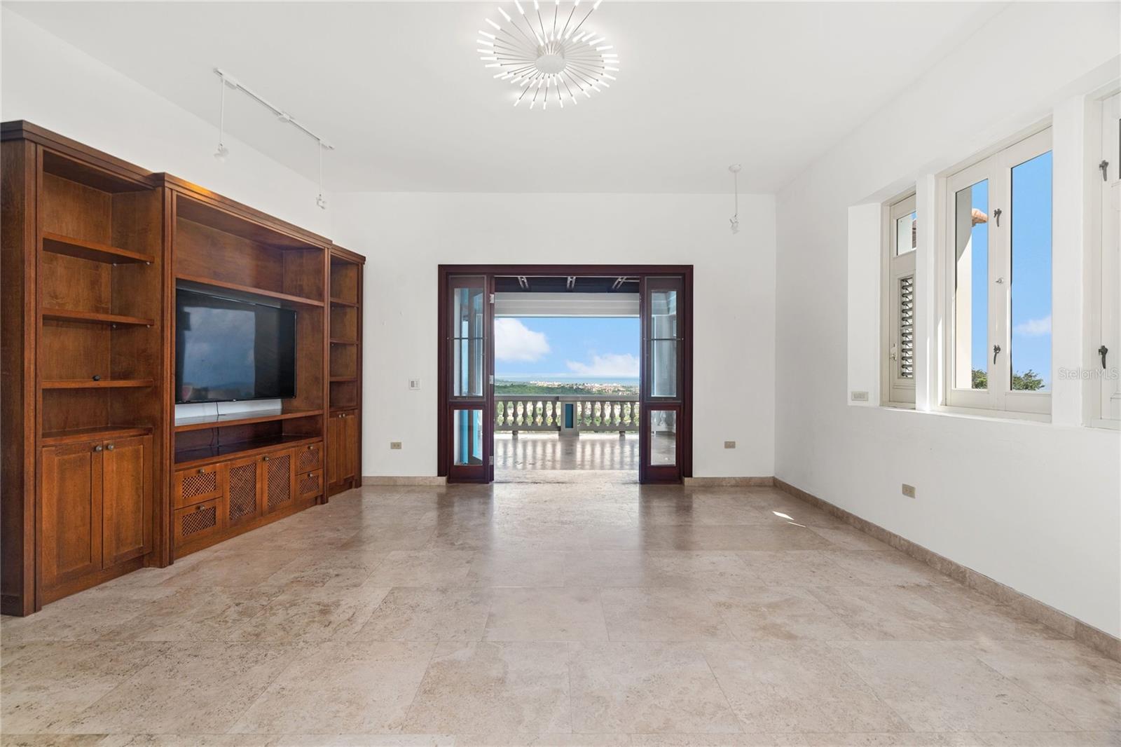 HARBOUR LIGHTS ESTATES - Residential