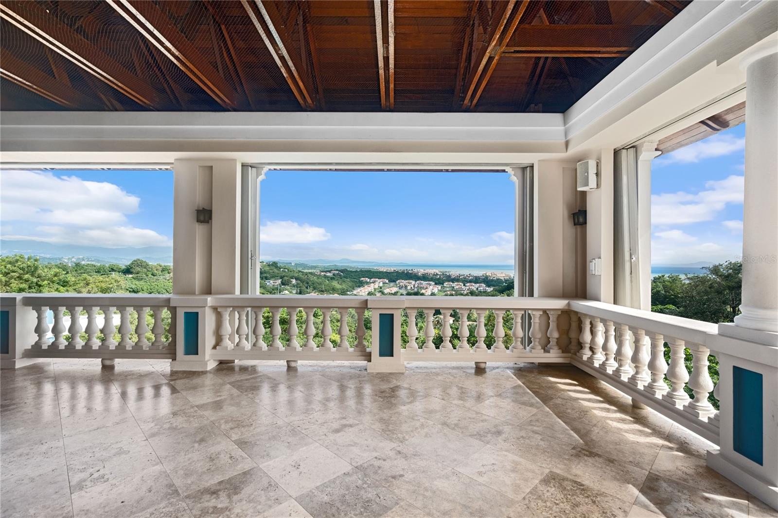 HARBOUR LIGHTS ESTATES - Residential