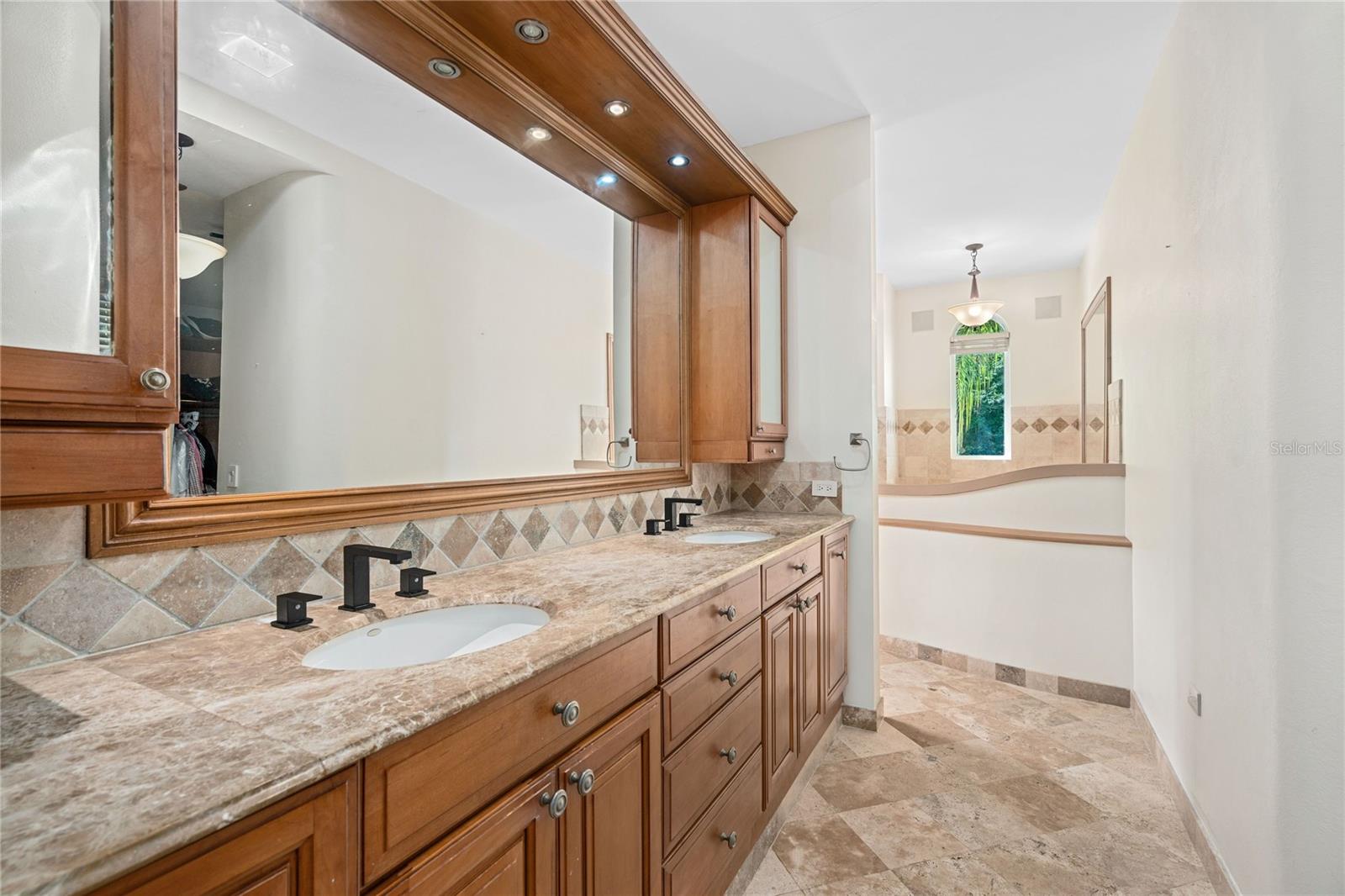 HARBOUR LIGHTS ESTATES - Residential