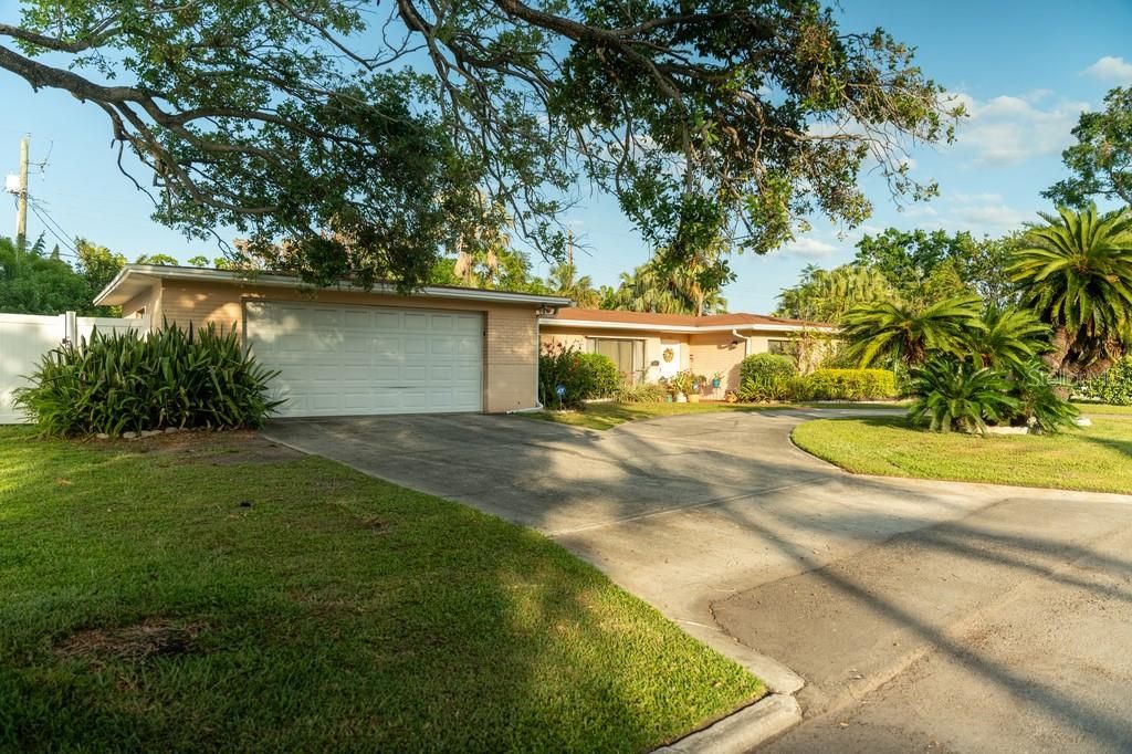 Photo of 631 Luzon Avenue, Tampa, FL 33606 (MLS # TB8375997)