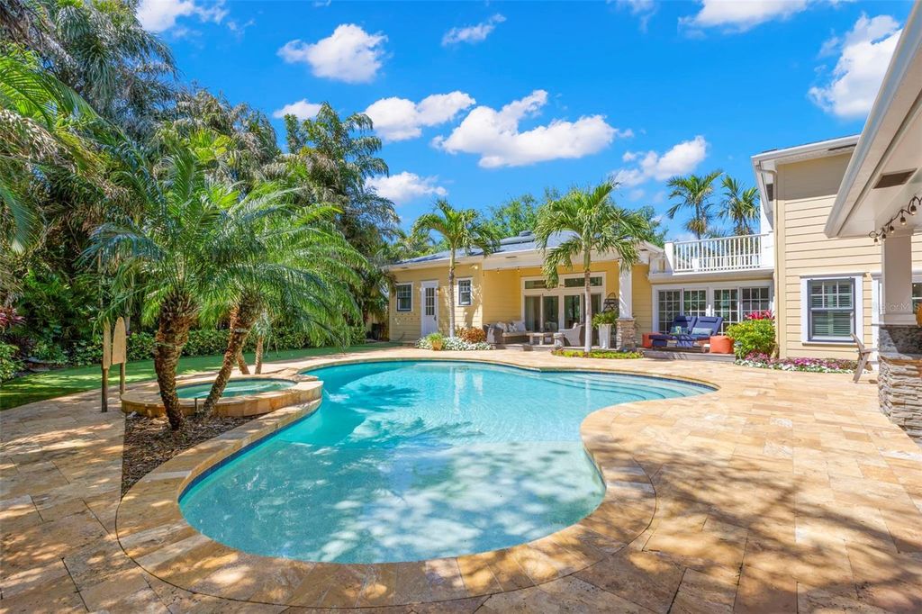 Photo of 556 21st Avenue NE, St Petersburg, FL 33704 (MLS # TB8479915)