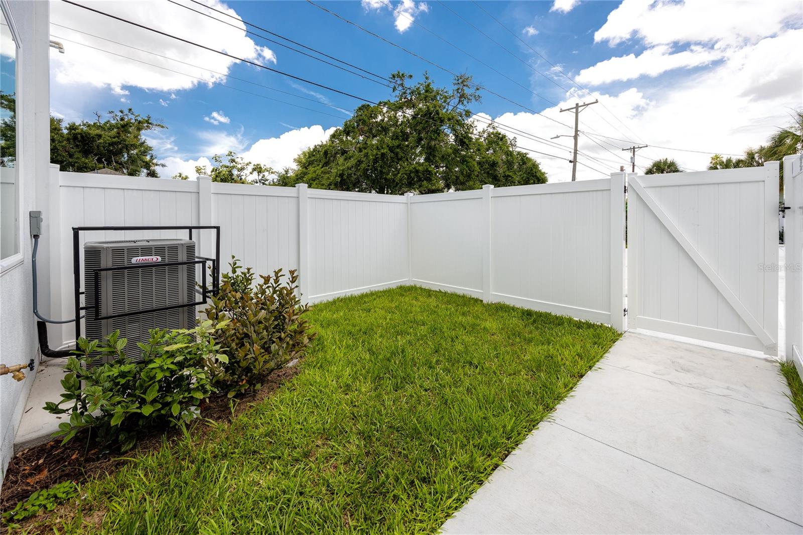 SOMERSET ON 34TH STREET TOWNHOMES - Residential