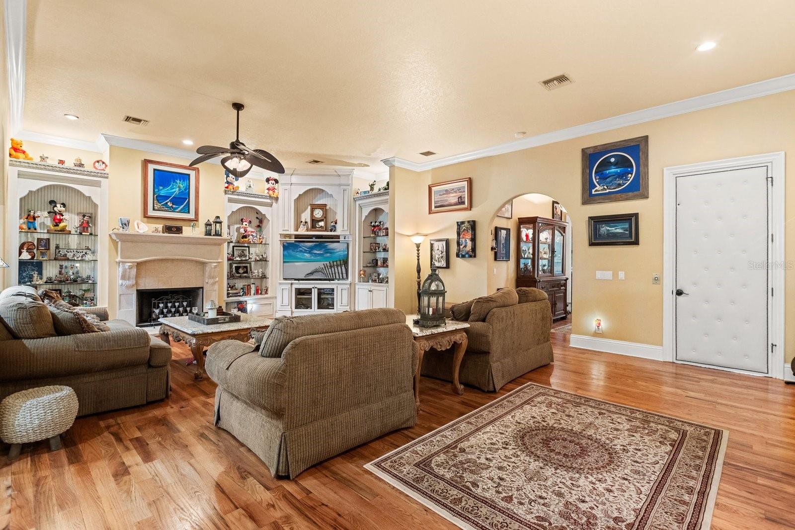 POSTAL GROVES - Residential