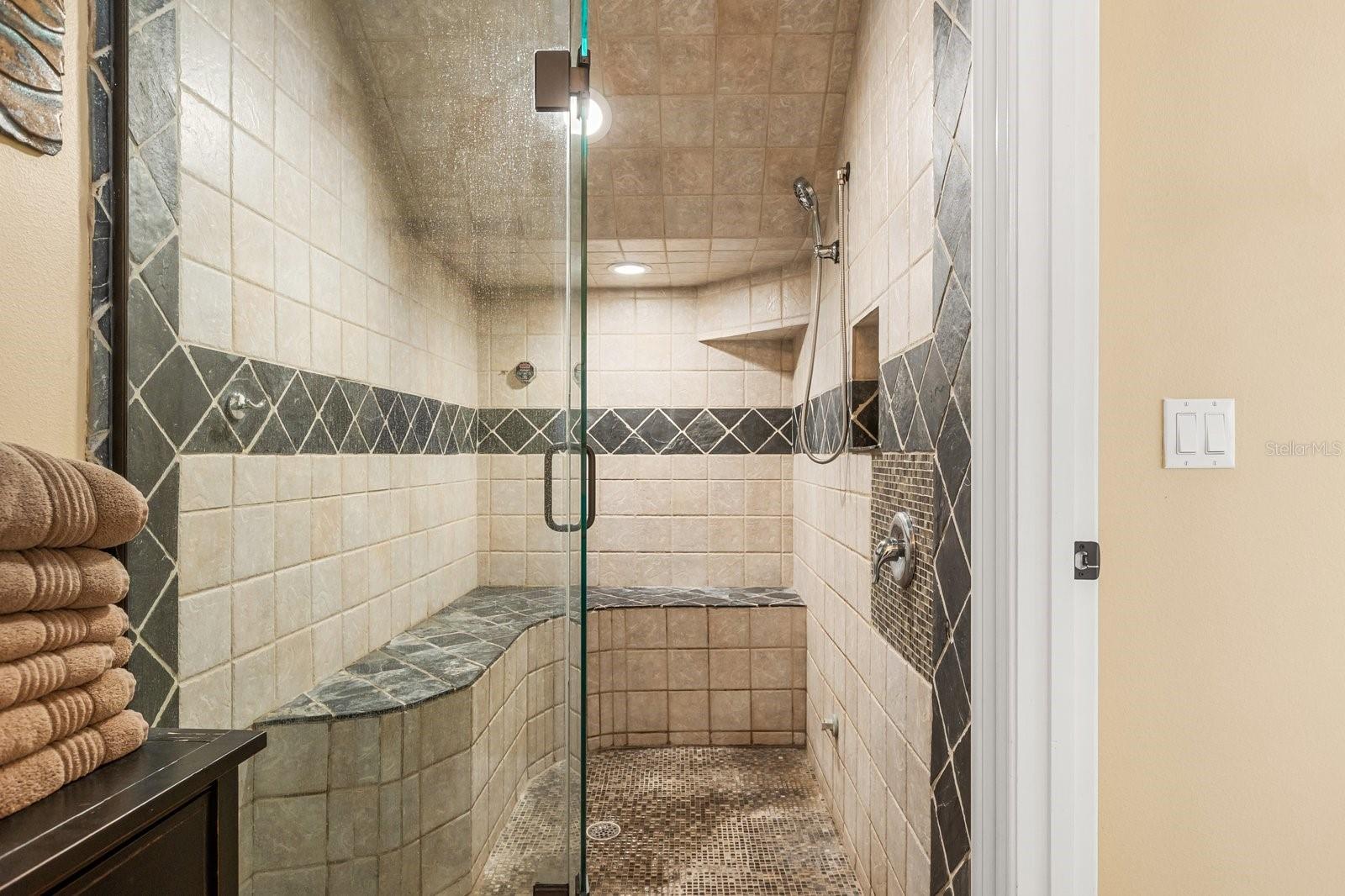 POSTAL GROVES - Residential