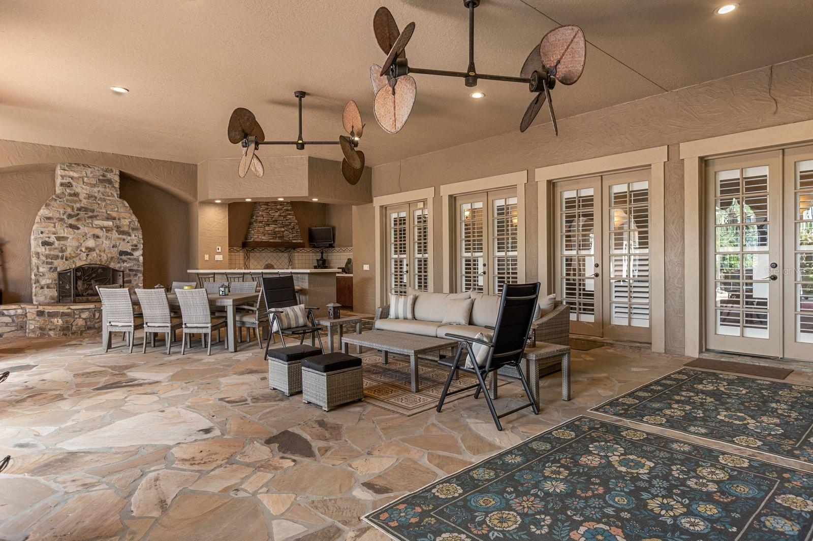 POSTAL GROVES - Residential