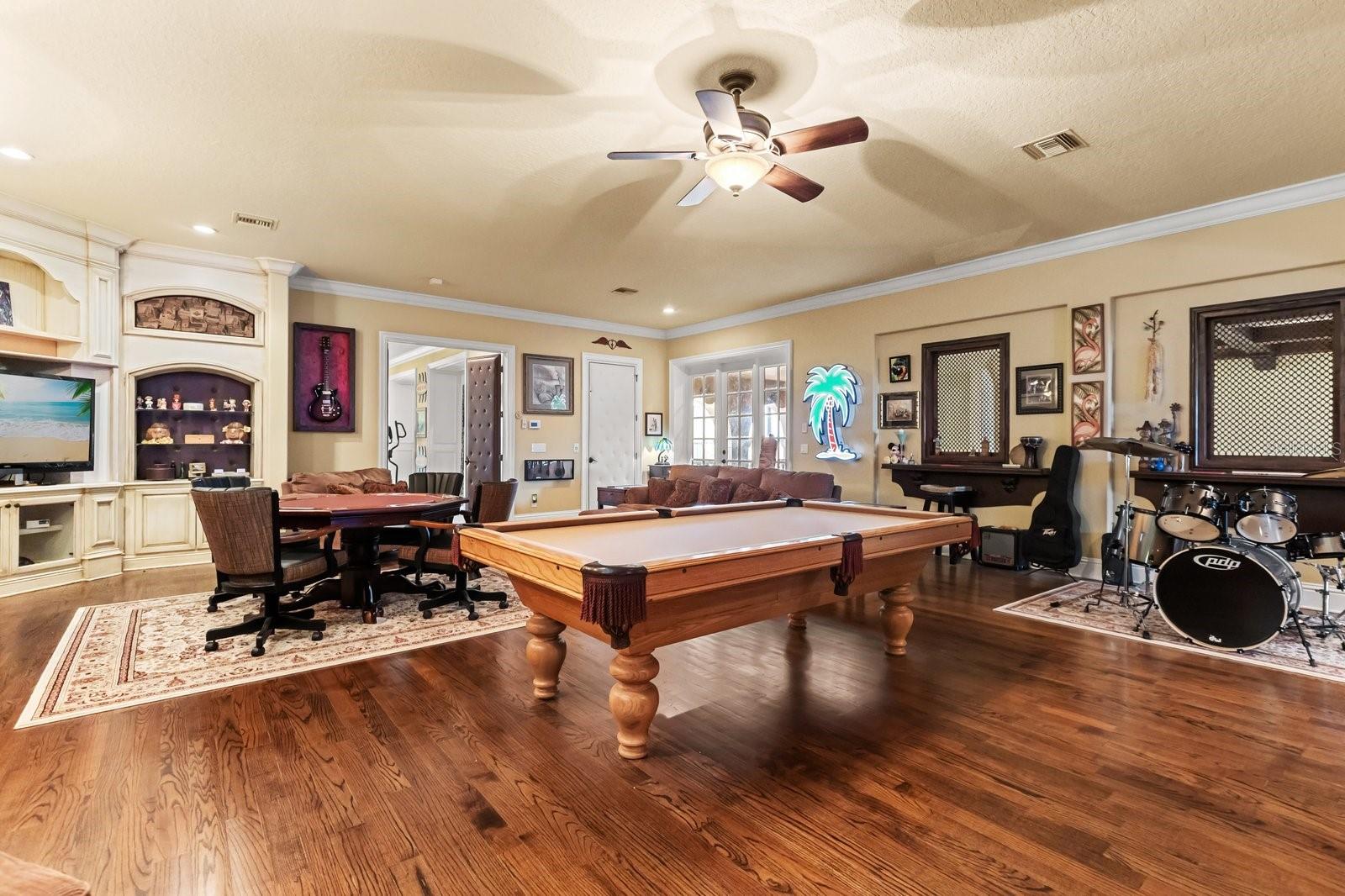 POSTAL GROVES - Residential