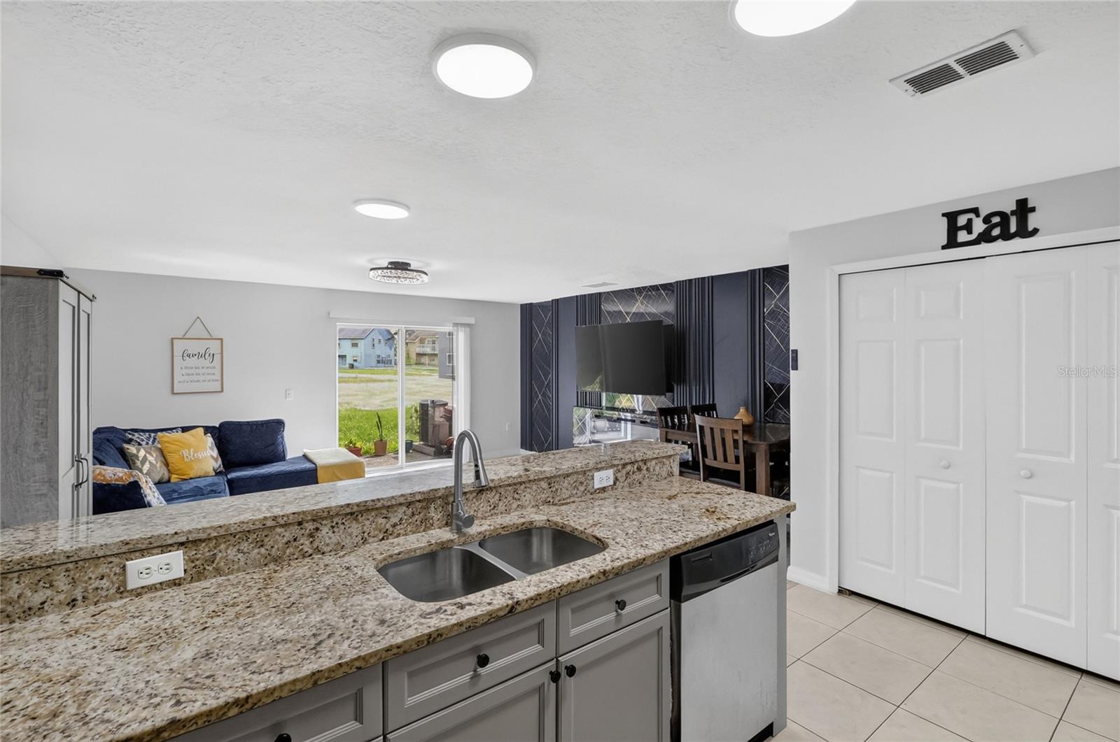 261 AUTUMN LANE 5