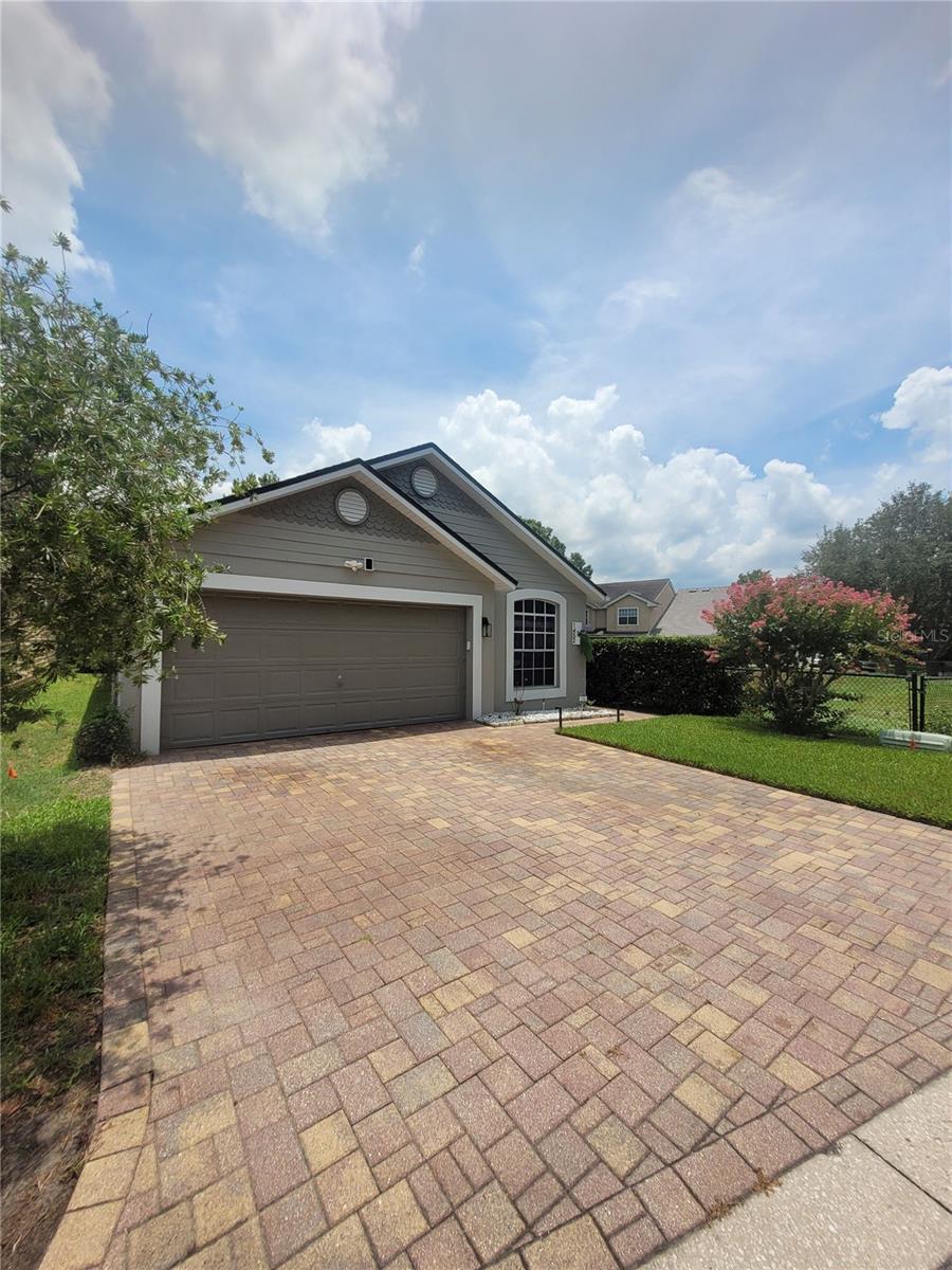 Welcome to this charming 3-bedroom, 2-bathroom house located in Winter Springs, FL. This cozy home features a community pool for relaxation and entertainment, as well as a 2-car garage for convenient parking. Enjoy the Florida sunshine on the extended patio, perfect for outdoor gatherings and BBQs. HOA covers lawn care and insect control. Don't miss out on the opportunity to make this house your new home sweet home.
$80 application fee (per adult 18+)
Security Dep $2450
No pets allowed
Semi-furnished
Income 3x the rent
No prior evictions
Must enroll in Resident Benefits package - more details upon request