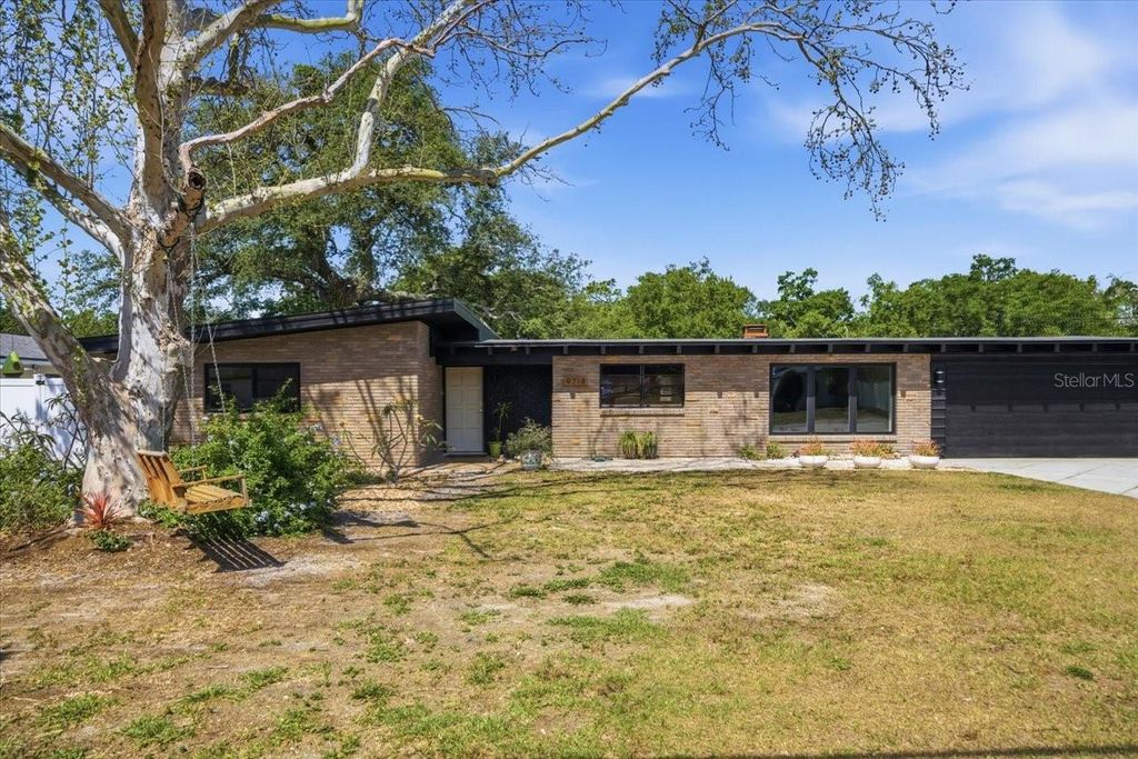 Photo of 9718 N Oregon Avenue, Tampa, FL 33612 (MLS # TB8504063)
