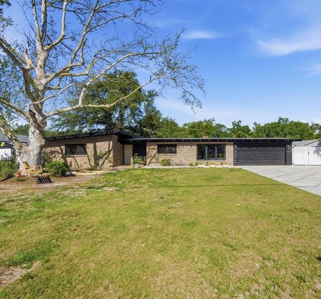 Photo of 9718 N Oregon Avenue, Tampa, FL 33612 (MLS # TB8504063)